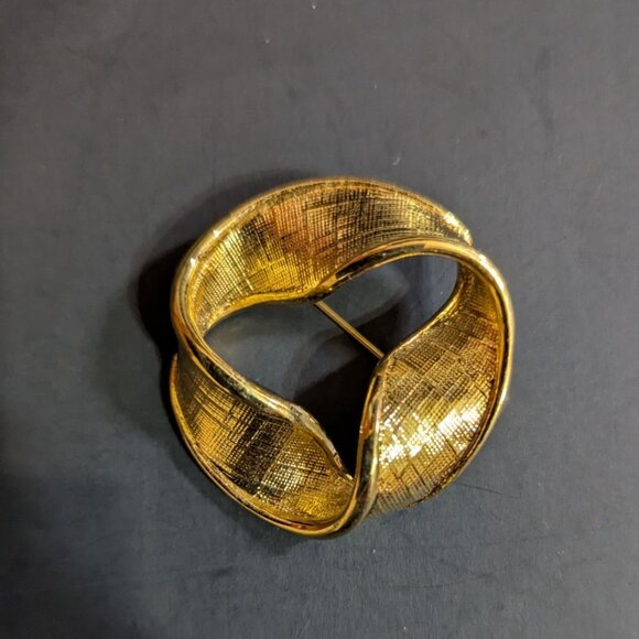 Napier Vintage Gold-Tone Twisted Knot Brooch Pin Textured Elegant Statement 1.5” - Picture 4 of 6